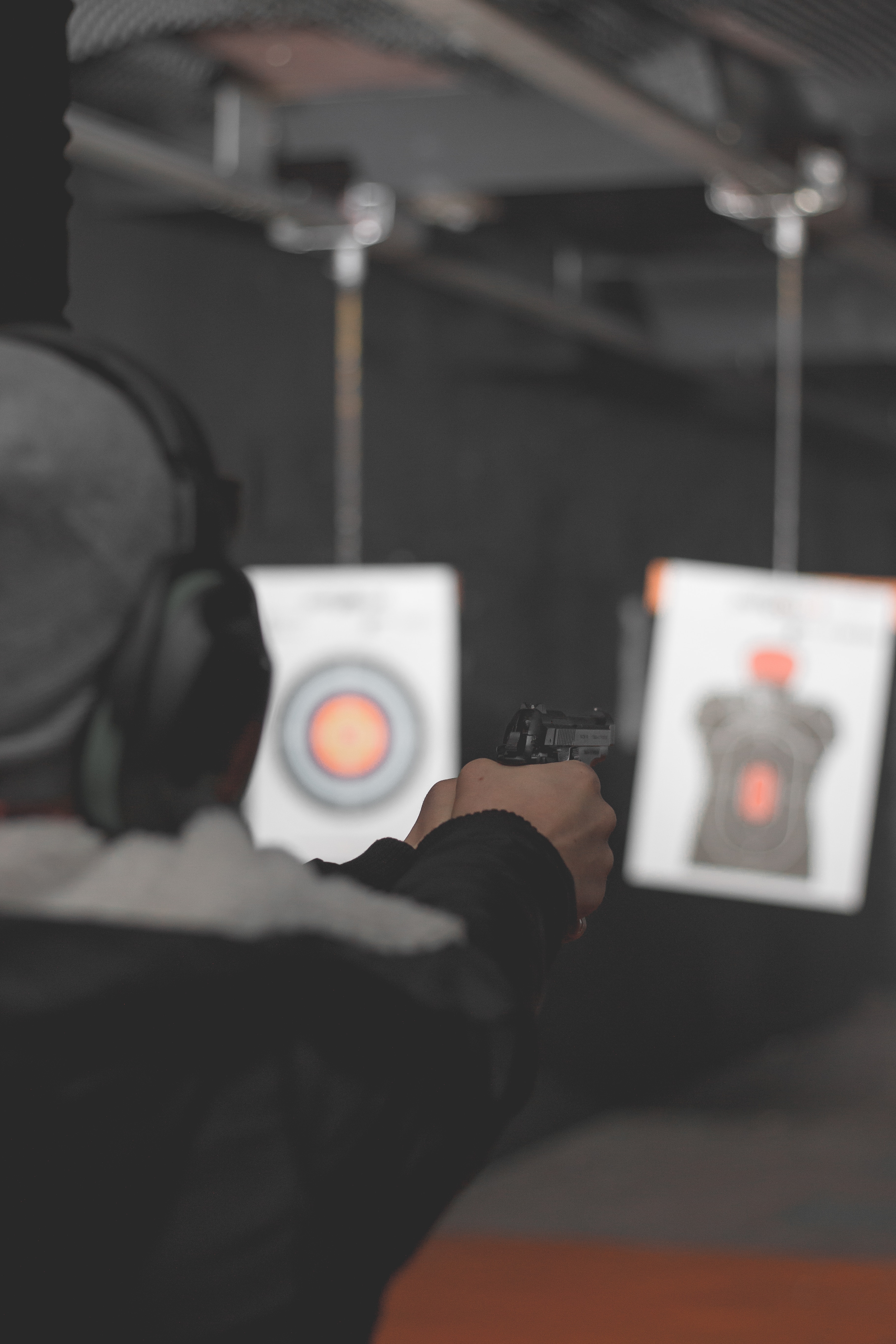 Prøv at skyd med håndpistol // Try shooting with handguns