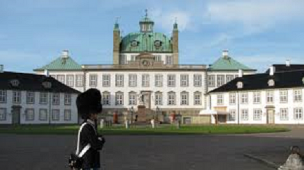 Guided Tour of Fredensborg Castle and the Private Gardens - Followed by Lunch