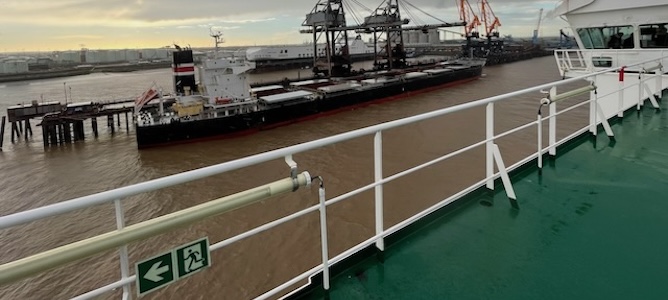 Handling of new fuels in ports - bunkering, safety, and infrastructure